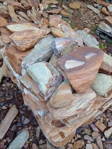 Златолит жёлтый, жёлто-зелёный глыбки и валуны для ланшафтного дизайна купить в Волгоградской области