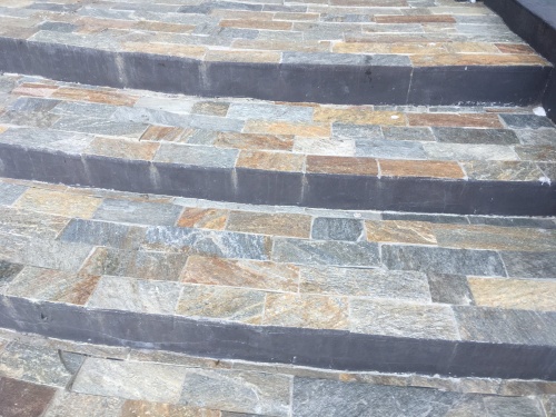 Плитка из Златолита Уральского для лестницы купить в Волгоградской области