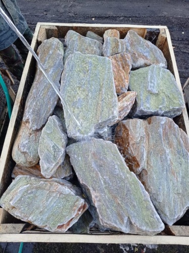 Златолит жёлтый, жёлто-зелёный глыбки и валуны для ланшафтного дизайна купить в Волгоградской области