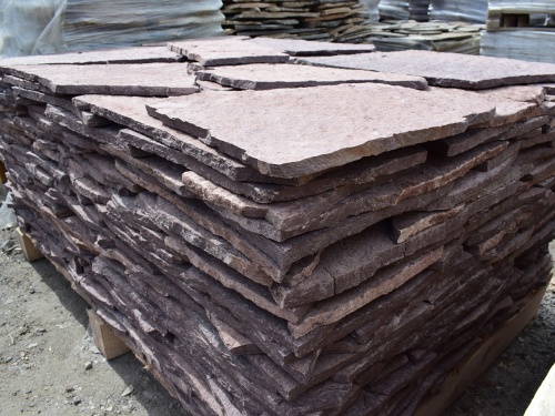 Плитняк лемезит бордовый для облицовки цоколя 20-25 мм  купить в Волгоградской области