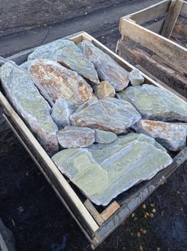 Златолит жёлтый, жёлто-зелёный глыбки и валуны для ланшафтного дизайна купить в Волгоградской области