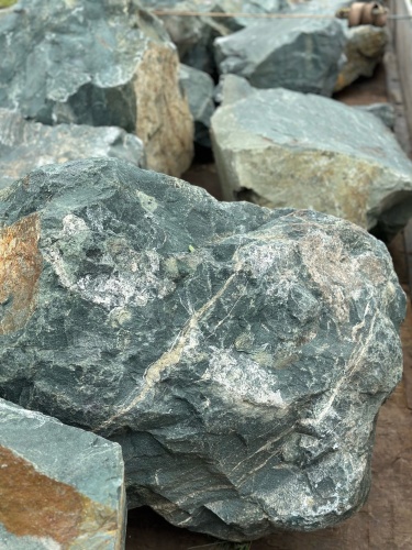 Камни для ландшафтного дизайна зелёные 10-60 килограмм купить в Волгоградской области