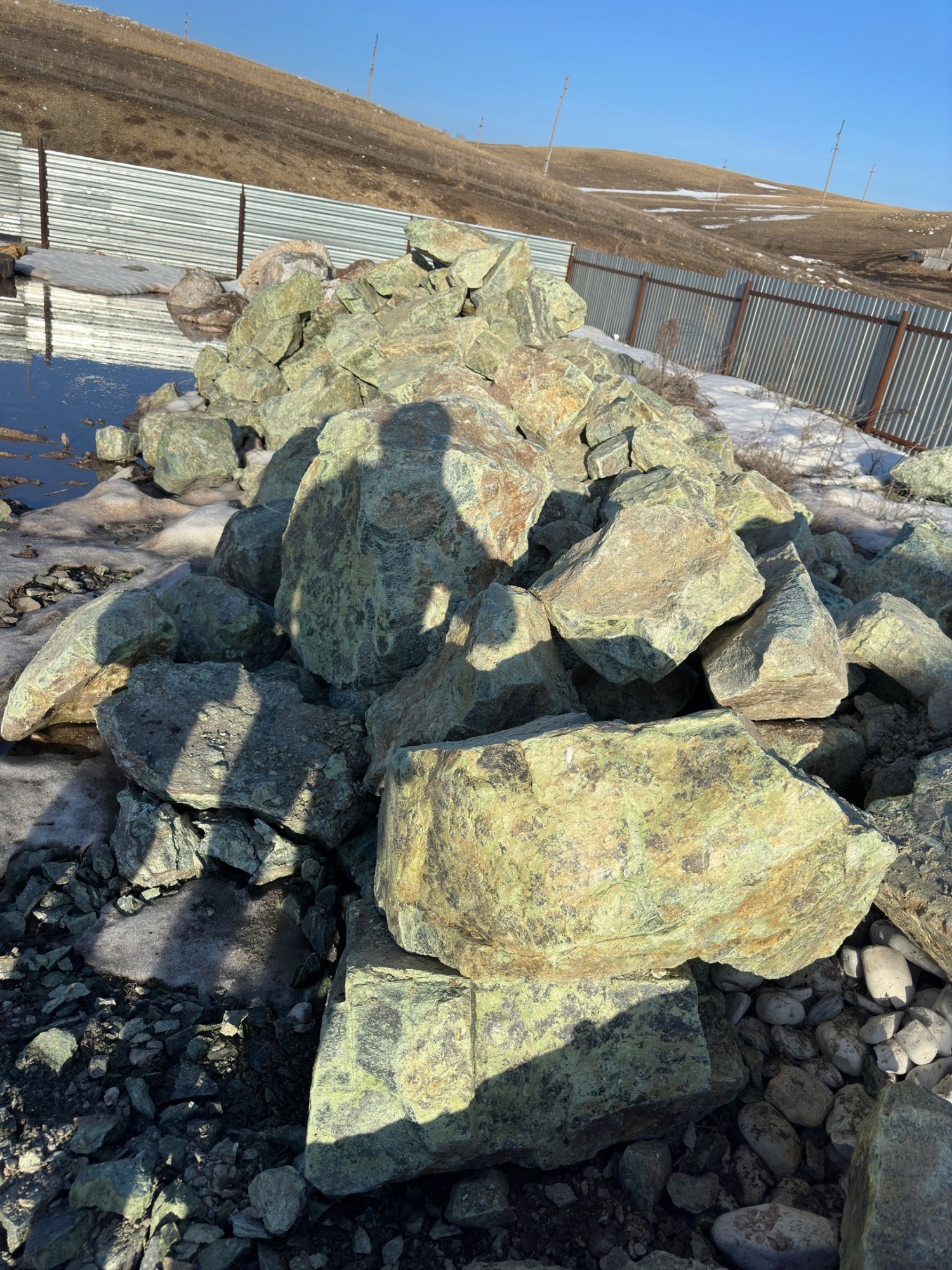 Камни для ландшафтного дизайна зелёные 10-60 килограмм купить в Волгоградской области