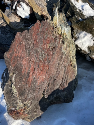 Ландшафтные глыбы красно-фиолетовые 200-1000 килограмм купить в Волгоградской области