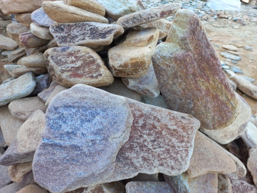 Златолит жёлтый, жёлто-зелёный глыбки и валуны для ланшафтного дизайна купить в Волгоградской области