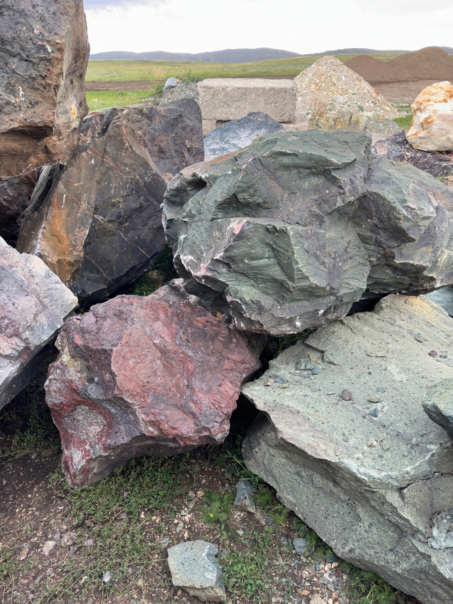 Камни для ландшафтного дизайна зелёные 10-60 килограмм купить в Волгоградской области