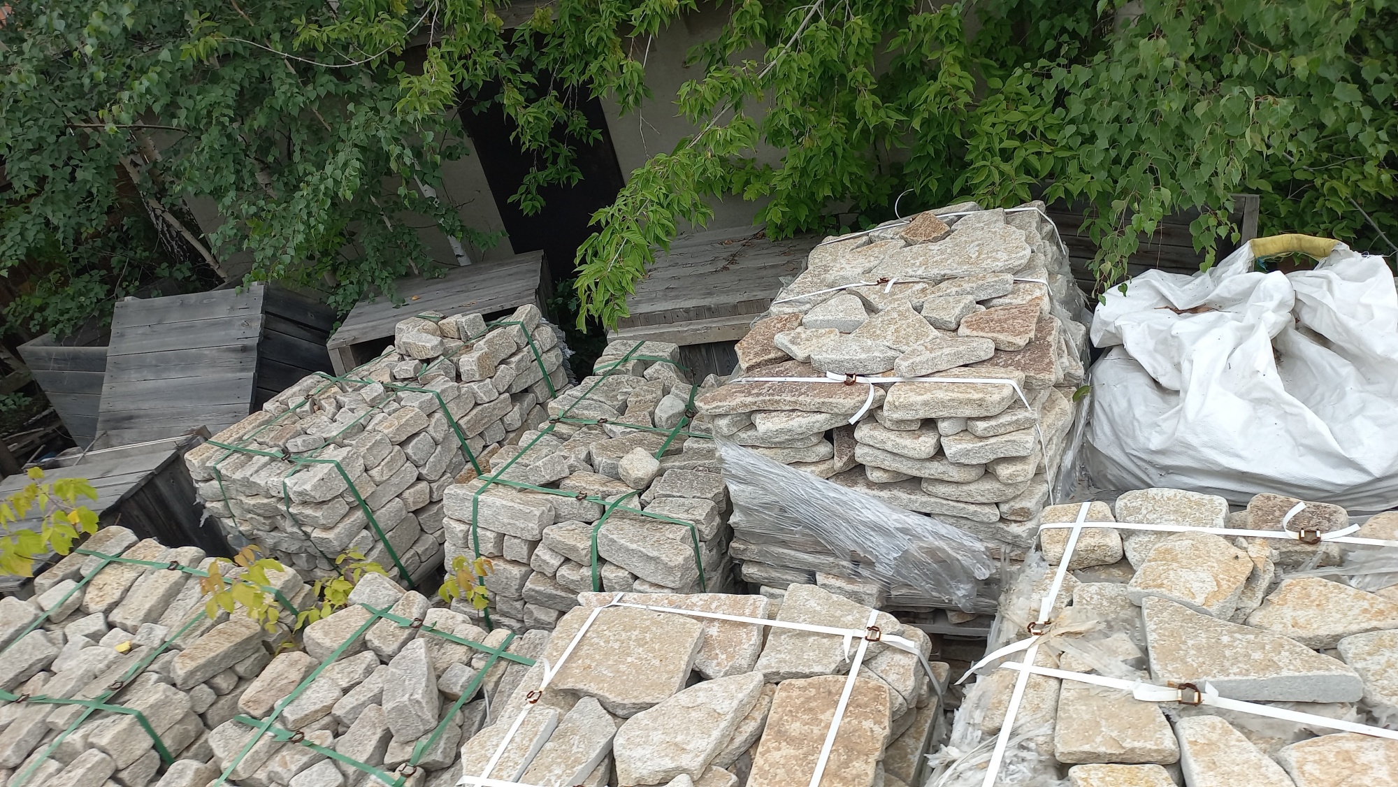 Плитняк гранитный галтованный купить в Волгоградской области