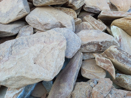 Златолит жёлтый, жёлто-зелёный глыбки и валуны для ланшафтного дизайна купить в Волгоградской области