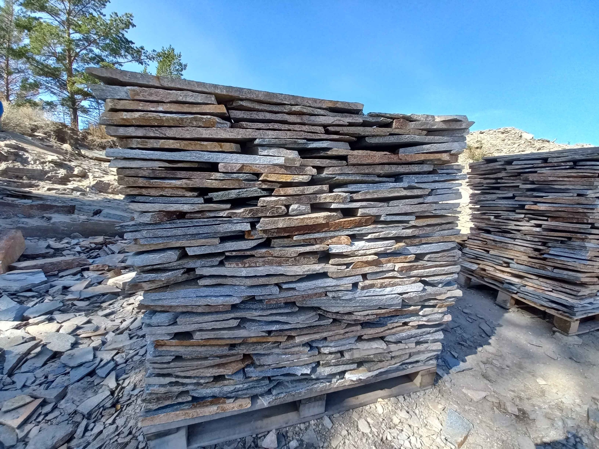 Плитняк златолит серебристый для фасада купить в Волгоградской области