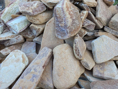 Златолит жёлтый, жёлто-зелёный глыбки и валуны для ланшафтного дизайна купить в Волгоградской области