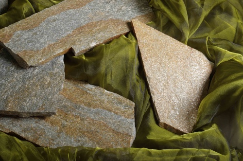 Плитняк златолит Уральский для цоколя, отмостки купить в Волгоградской области