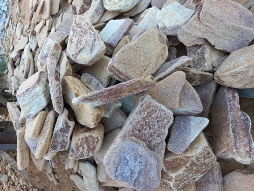 Златолит жёлтый, жёлто-зелёный глыбки и валуны для ланшафтного дизайна купить в Волгоградской области