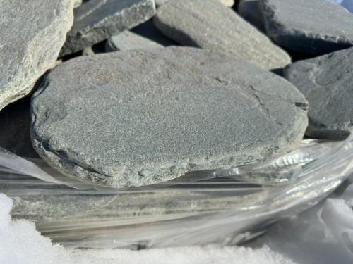 Плитняк златолит зелёный галтованный для мощения на бетон купить в Волгоградской области